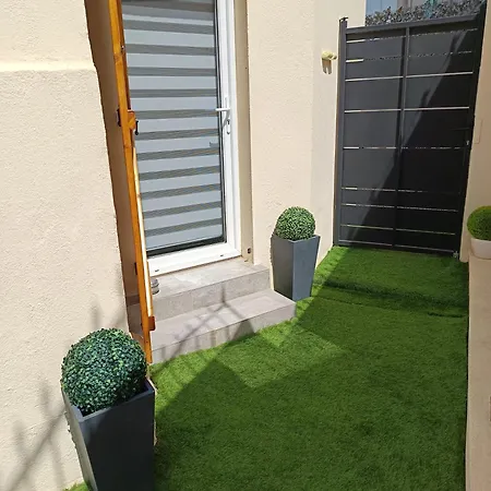Coquet 2 Pieces Entierement Renove Et Climatise Cannes